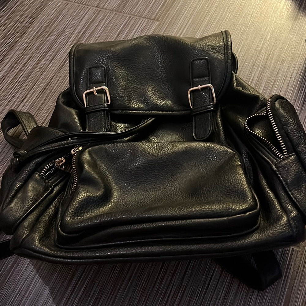 Black bqck pack